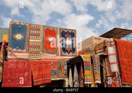 Tapis marocain à vendre à Marrakech Banque D'Images