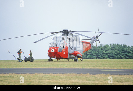 Hélicoptère. Un hélicoptère de recherche et de sauvetage du RNAS Culdrose à Cornwall, Angleterre, Royaume-Uni, le Sea King Banque D'Images