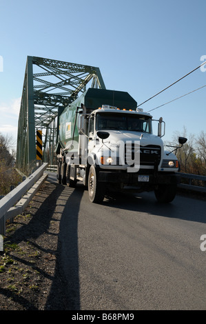 Une seule voie de passage de camion Pont sur canal Érié en Macédoine NY,USA. Banque D'Images