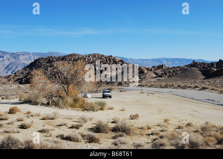 Film Studios Lone Pine CA avec Whitney Portal road et de l'Alabama Hills dans la région où de nombreux films de l'ouest Banque D'Images