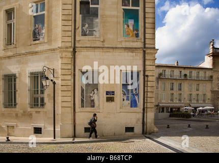 Trompe l'oeil, peintures murales, Place de Sorano, sur la Place de l'Horloge, Avignon, Provence, France Banque D'Images