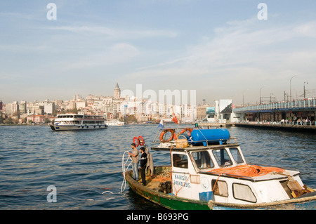 Turquie Istanbul traversée de la corne d'or Banque D'Images