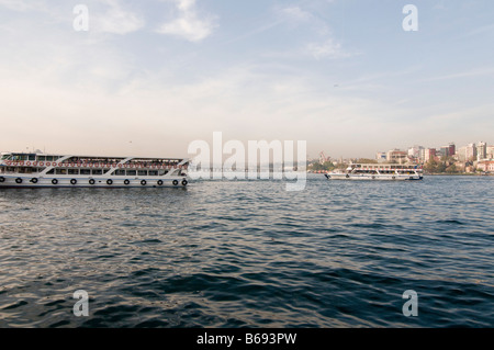 Turquie Istanbul traversée de la corne d'or Banque D'Images