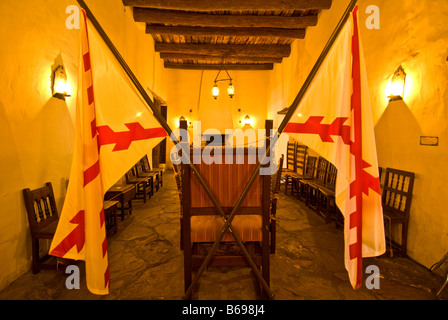 Palais des Gouverneurs espagnols drapeaux espagnols salle à manger chaise en cuir San Antonio Texas TX monument historique Banque D'Images