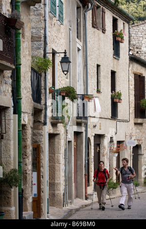 Village de Saint-Guilhem-le-désert dans le sud de la France, Languedoc, Europe Banque D'Images