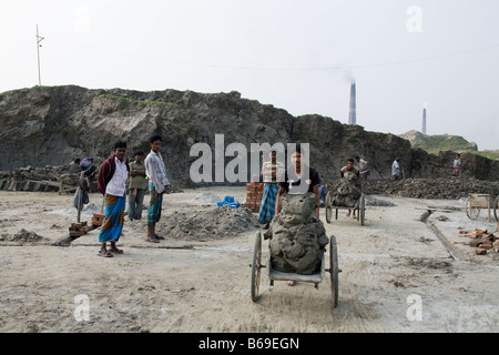 Un brickfield au Bangladesh Banque D'Images