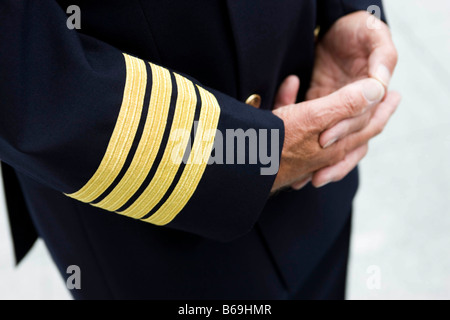 Flight captains hands folded Banque D'Images