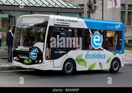 Un petit bus électrique dans la ville de Québec Banque D'Images