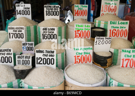 Variétés de riz blanc en vente dans une boutique de Ho Chi Minh, Vietnam Banque D'Images