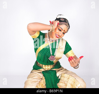 Bharathanatyam femme danseuse de Tamil Nadu en Inde du Sud Banque D'Images