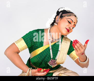 Bharathanatyam femme danseuse de Tamil Nadu en Inde du Sud Banque D'Images