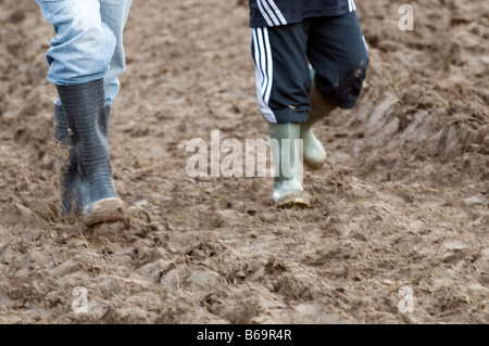 Un anglais pour l'été les gens de la boue de négociation à la Romsey Show 2008 Banque D'Images