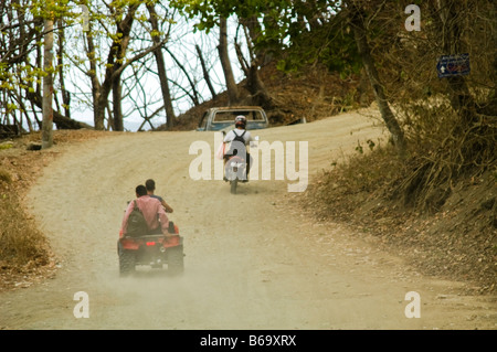 Quad et moto sur route au Costa Rica Banque D'Images