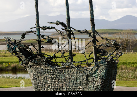 National Famine Memorial Westport, Croagh Patrick, Mayo, Irlande, la sculpture par John Belan Banque D'Images