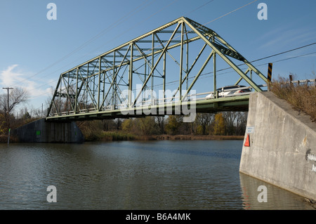 Seule voie pont sur l'historique canal Érié en Macédoine, NY USA. Banque D'Images