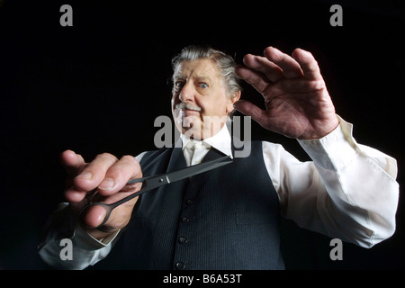 Acteur James Ellis en photo pendant le tournage d'un court métrage écrit par Pearse Elliot appelée Short dos et côtés Banque D'Images