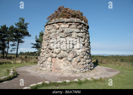 Cairn érigé par Duncan Forbes pour marquer l'emplacement de la bataille de Culloden, le 16 avril 1746 à Drumossie Moor Banque D'Images