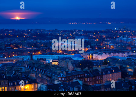 Ecosse Edimbourg Edinburgh City Skyline vue depuis Calton Hill à la recherche vers le port de Leith Banque D'Images