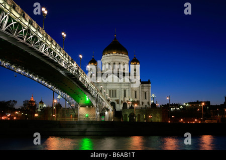 Le Pont du Patriarche et la Cathédrale du Christ Sauveur à Moscou, Russie Banque D'Images