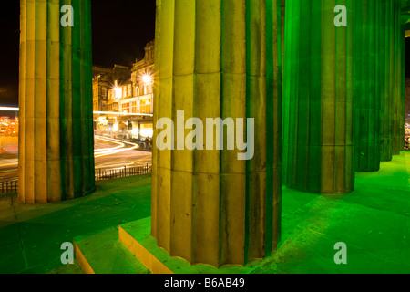 L'Écosse Edinburgh Royal Scottish Academy allumé en façade de la Royal Scottish Academy sur l'animation de Princes Street Banque D'Images