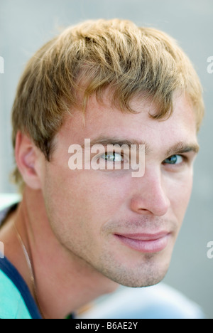 Portrait de jeune homme, close-up Banque D'Images