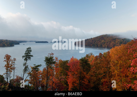 Mist Rising Off Watts Bar Lake à l'aube Rhea Comté Ohio Banque D'Images