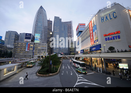 Gratte-ciel de Shinjuku District. Shinjuku. Tokyo. Le Japon. (Info sur les bâtiments sur zone description). Banque D'Images