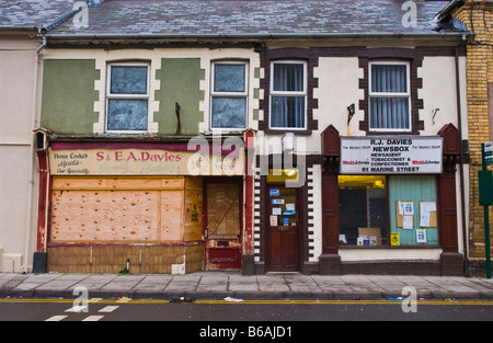 Fermé et condamné l'ancien magasin de bouchers au MCG Blaenau Gwent South Wales UK Banque D'Images