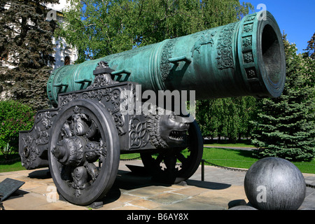 Le Tsar Cannon (1586) au Kremlin, à Moscou, Russie Banque D'Images