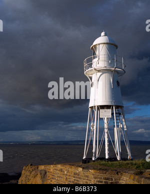 Le phare de Black Nore surplombe le canal de Bristol et l'estuaire de Severn. Portishead, Somerset, Angleterre. Banque D'Images