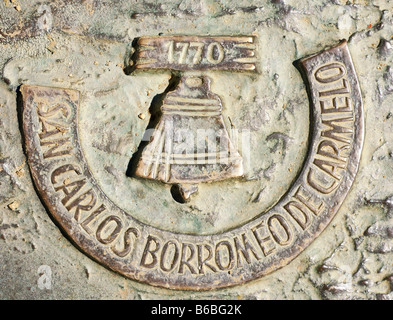 La Mission San Carlos Borromeo de Carmelo plaque sur statue à la California State University Sacramento Banque D'Images