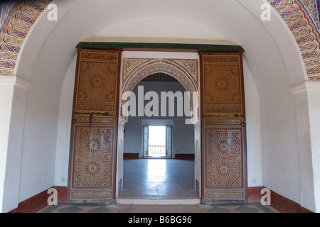 Pavillon dans jardin (jardin) Menara, Marrakech, Maroc, Afrique Banque D'Images