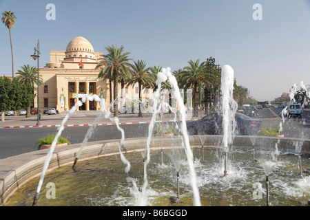 Fontaine en face du Théâtre Royal, ville nouveau, Marrakech, Maroc, Afrique Banque D'Images