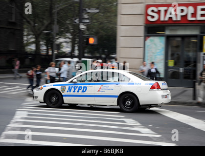 Voiture de flic NYPD - Police de la ville de New York pour les conducteurs de voitures de patrouille Banque D'Images