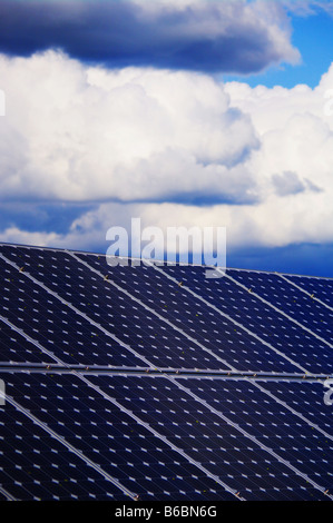 L'énergie solaire à l'extérieur de l'usine Banque D'Images