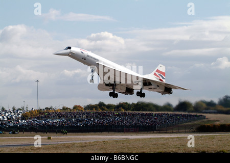 Concorde de British Airways à l'atterrissage à l'aéroport de Birmingham au cours de sa visite avant d'être mis au rebut fairwell Banque D'Images