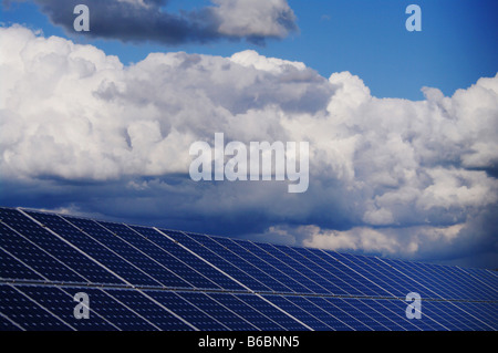 L'énergie solaire à l'extérieur de l'usine Banque D'Images