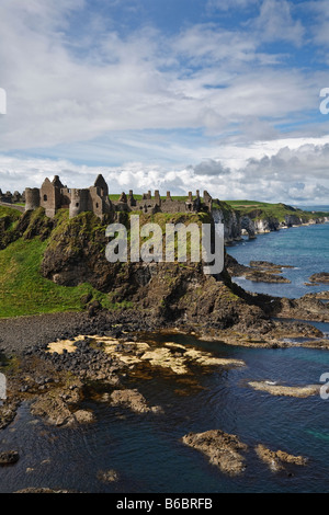 Le Château de Dunluce sur le Nord côte d'Antrim, en Irlande du Nord Banque D'Images