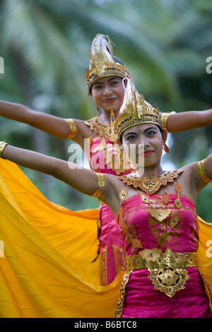 L'Indonésie, Sambirenteng, Bali, danseurs traditionnels ( femelle ) Banque D'Images