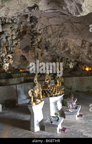 Grotte de Kek Lok Tong (de grand bonheur) Banque D'Images