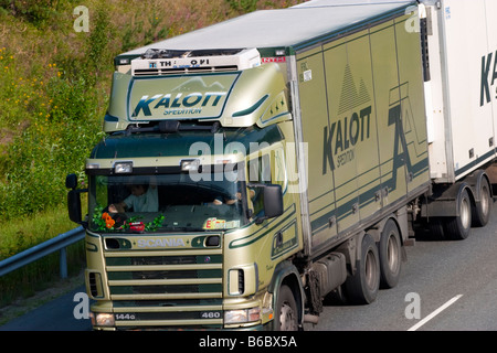 Camion sur autoroute , Finlande Banque D'Images