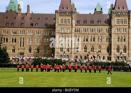 Cérémonie de la relève de la garde sur la Colline du Parlement à Ottawa,Ontario, Canada Garde de cérémonie Banque D'Images