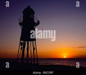 Le phare de Black Nore surplombe le canal de Bristol et l'estuaire de Severn. Portishead, Somerset, Angleterre. Banque D'Images