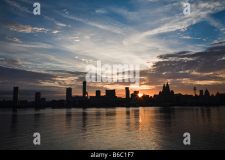 Front de mer de Liverpool à l'aube, Merseyside, Angleterre Banque D'Images