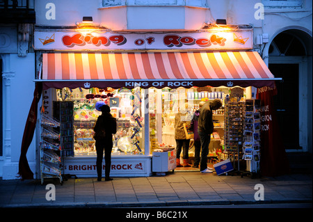 King of Rock shop sur le front de mer de Brighton a photographié la nuit UK Banque D'Images