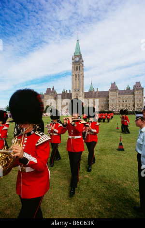 Garde de cérémonie sur la Colline du Parlement à Ottawa,Ontario,Canada Banque D'Images