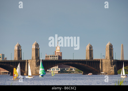 Longfellow Bridge à Boston, Massachusetts Banque D'Images