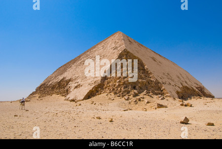 Pyramide rhomboïdale à Dahchour Le Caire Egypte Banque D'Images