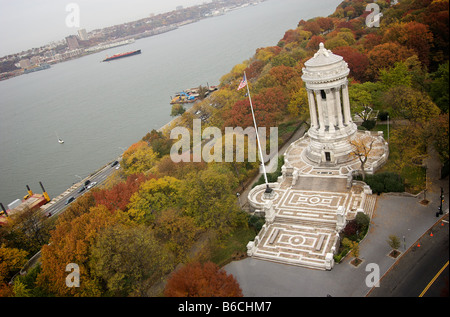 Vue aérienne du Monument aux soldats et marins et de la rivière Hudson à NEW YORK (pour un usage éditorial uniquement) Banque D'Images