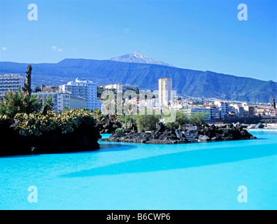 Espagne, Tenerife, Puerto De La Cruz, Lido, le Mont Teide Banque D'Images